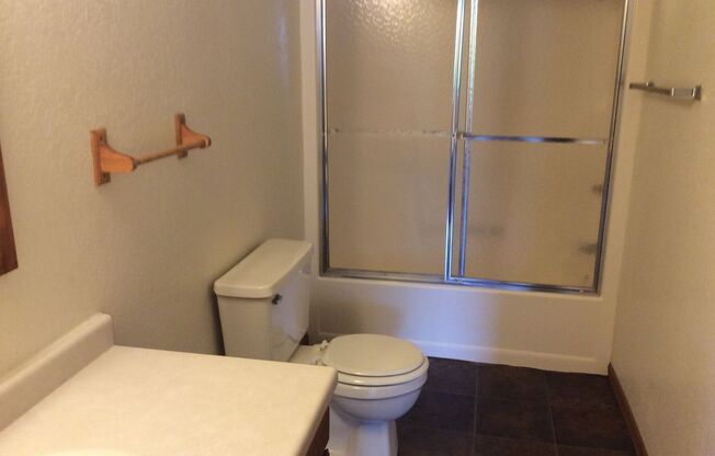 3 beds, 1 bath, 1,220 sqft, $995, Unit 115