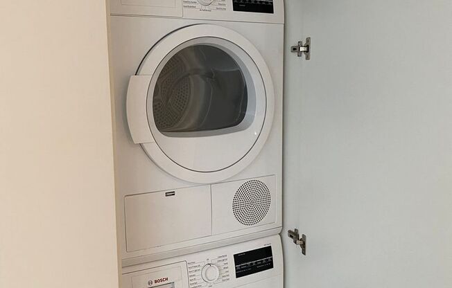 Studio, 1 bath, 384 sqft, $2,195, Unit 25