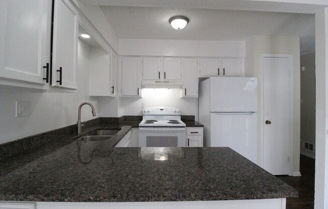 Fully Remodeled 2 Bedroom 1.5 Bath Duplex In Olathe