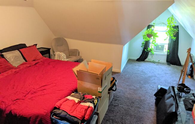Spacious 2 bed 1 bath with bonus loft!