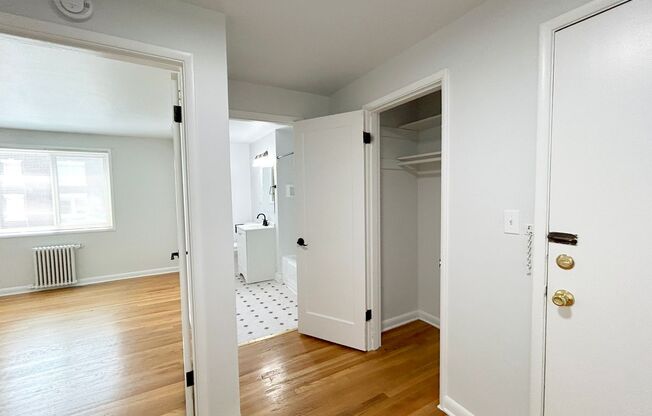 1 bed, 1 bath, 620 sqft, $1,795, Unit Hamrick 102