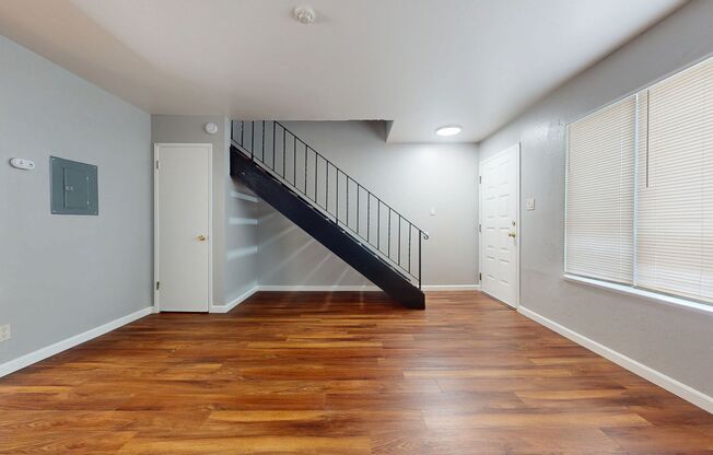 2 beds, 1 bath, 750 sqft, $2,450, Unit 620-6