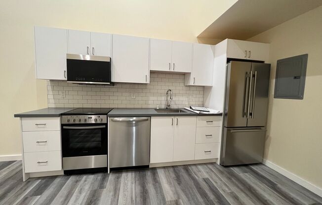 Studio, 1 bath, 484 sqft, $2,095, Unit 26