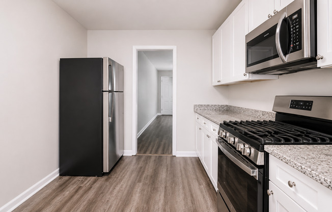 2 beds, 1 bath, 850 sqft, $1,100, Unit 00-F3