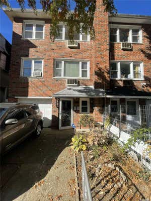 3 beds, 1 bath, $2,700, Unit 3