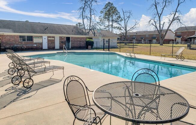 3 beds, 2.5 baths, 1,370 sqft, $1,015, Unit B-3