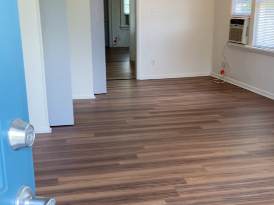 1316 N MARKET