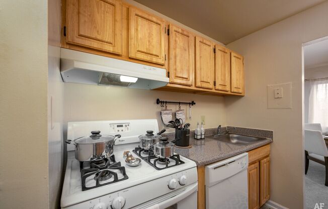 2 beds, 1 bath, 1,000 sqft, $2,215, Unit 1800WL-202