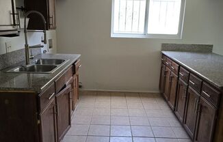 533 W 77 ST