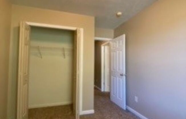 3 beds, 1 bath, $1,195, Unit Apt C