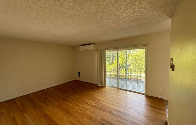 2 beds, 1 bath, 800 sqft, $1,400, Unit 2