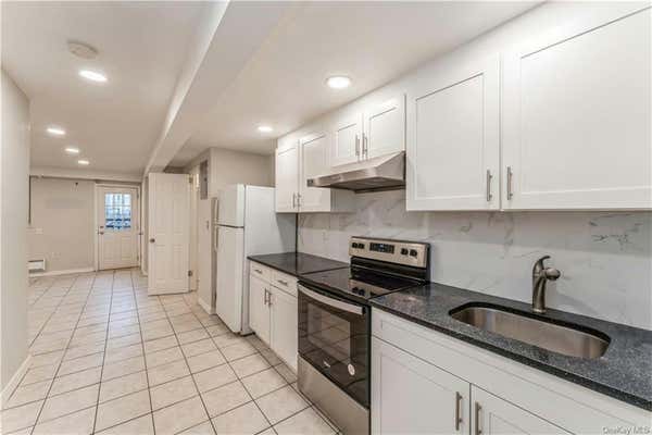 1 bed, 1 bath, 700 sqft, $1,800