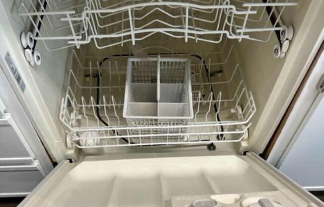 2 beds, 1.5 baths, 916 sqft, $1,090, Unit 10014-5