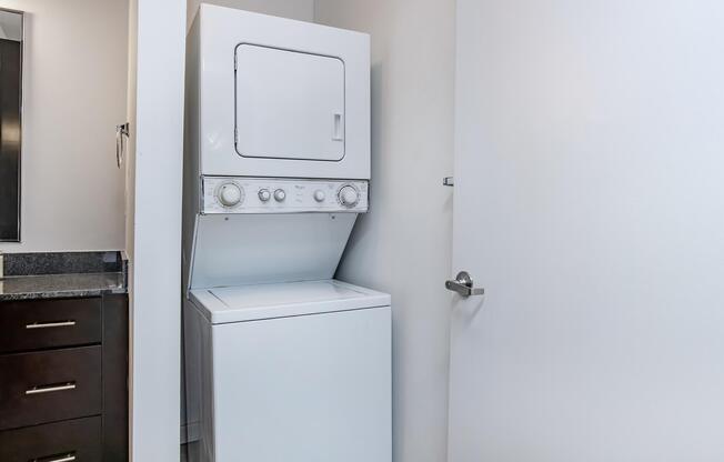 Studio, 1 bath, 525 sqft, $1,430