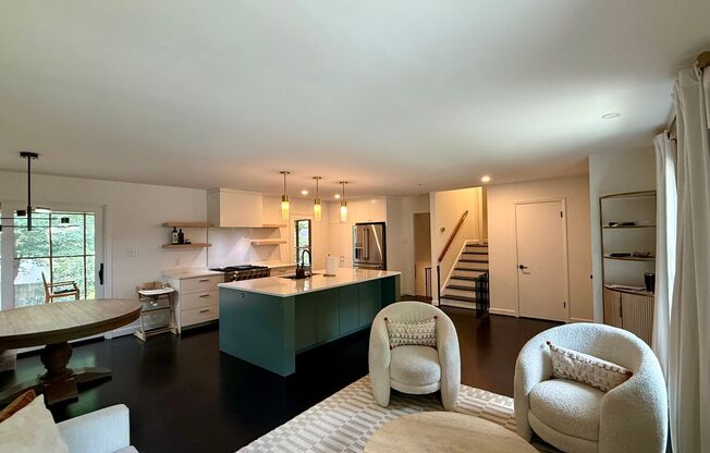 Beautiful 3-bedroom House in SouthPark!