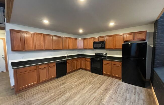 Studio, 1 bath, 935 sqft, $1,550, Unit 102