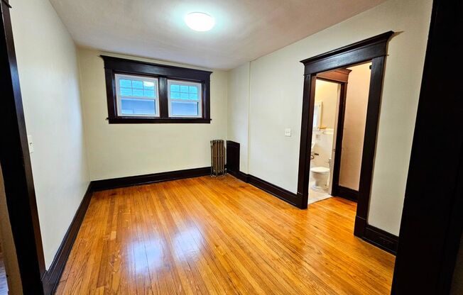 1 bed, 1 bath, $995, Unit 16D