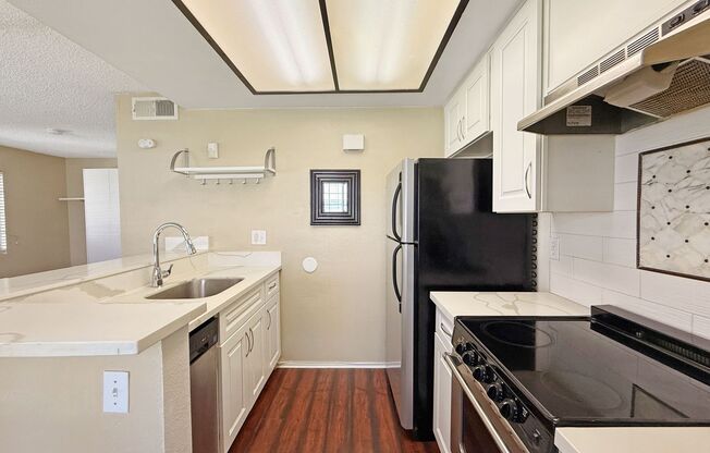 Spacious Studio Unit in Eastlake w/ AC!
