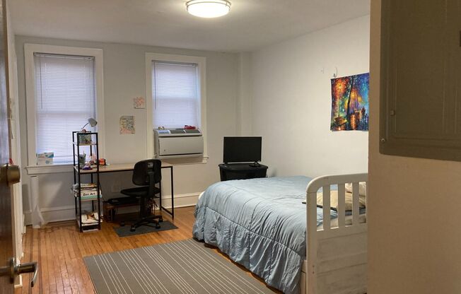 Studio, 1 bath, 290 sqft, $975, Unit 4K