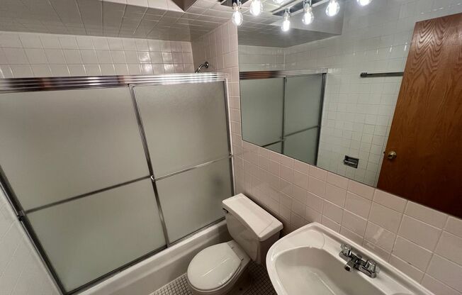 1 bed, 1 bath, 675 sqft, $1,975, Unit 417-308