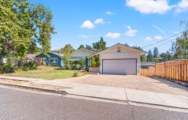 Charming Castro Valley Retreat with 2-Car Garage & Large Deck / Yard