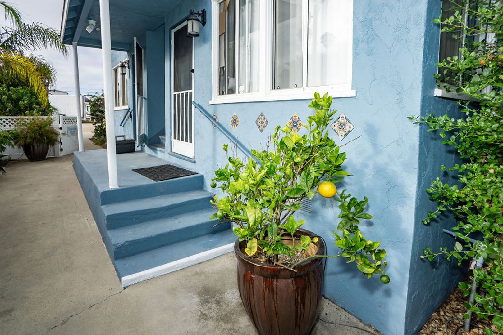 Great two bedroom, one bath beach bungalow just one block to the beach!