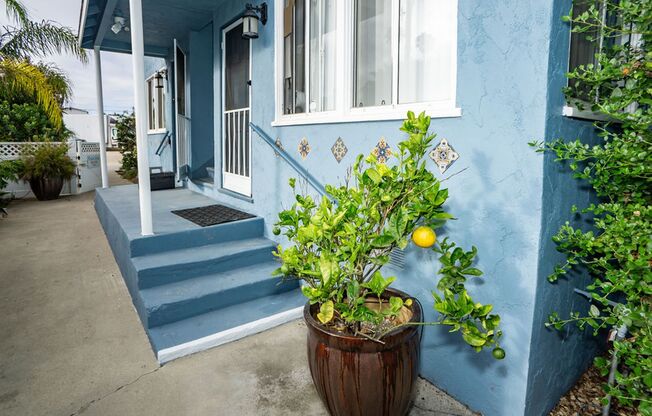 Great two bedroom, one bath beach bungalow just one block to the beach!
