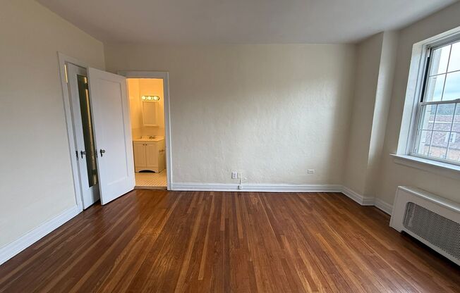 2 beds, 2 baths, 1,303 sqft, $2,200, Unit New King Edward  501