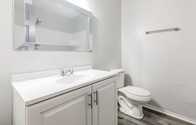 2 beds, 1 bath, 940 sqft, $895, Unit 10 SW 69th Apt A