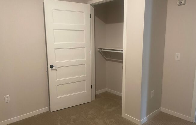 1 bed, 1 bath, 1,013 sqft, $2,989, Unit 102