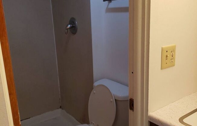 1 bed, 1 bath, 420 sqft, $585, Unit 8259