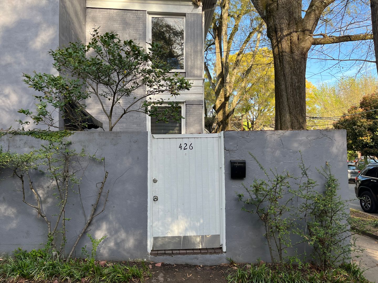Very Spacious 2/2.5 Condo w/ Off-Street Parking & Enclosed Patio in Great Location!