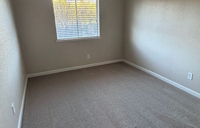 2 beds, 1 bath, 825 sqft, $1,575, Unit 22