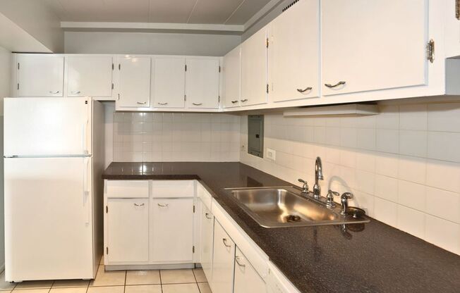1447 W TOUHY AVE