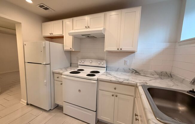 3 beds, 1 bath, 810 sqft, $1,995, Unit 732 S. Millvale Ave. #B2