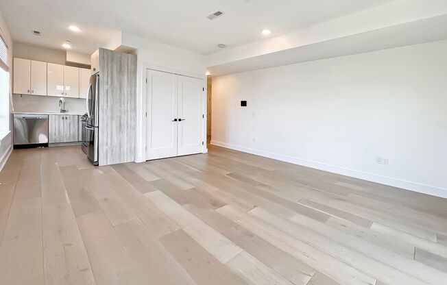 Studio, 1 bath, 449 sqft, $2,500, Unit 410