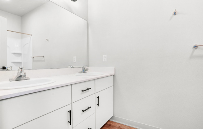 3 beds, 2 baths, 1,871 sqft, $2,880, Unit H-C