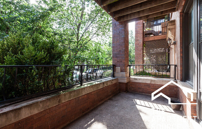 900 W BELLE PLAINE AVE