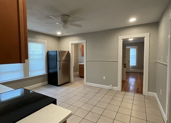 3 beds, 1 bath, 1,550 sqft, $3,150, Unit 3