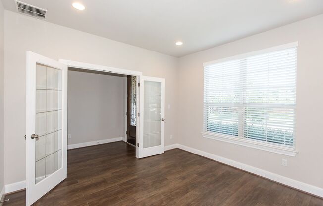 Never Leased - 2-Story home with 4 bed / 3.5 bath