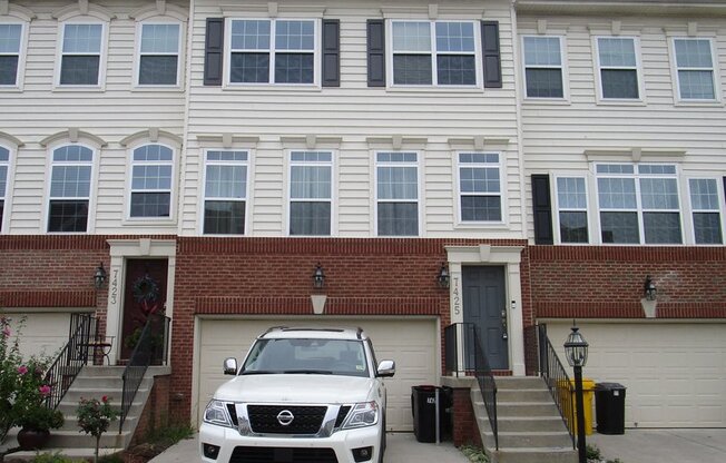 Beautiful 3 Bed/2 Full/2 Half Bath Townhome in Glen Burnie!