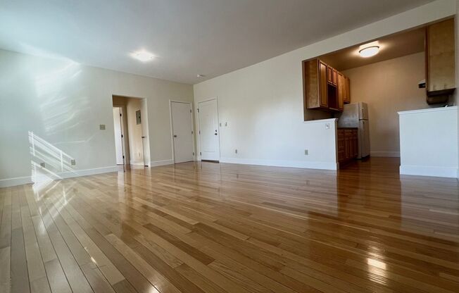 2 beds, 1 bath, $2,600