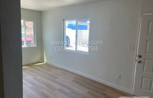 E 18th St (3004-6)