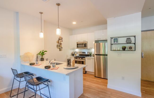 2 beds, 2 baths, 931 sqft, $3,000, Unit 44-301