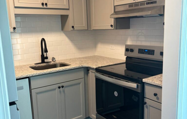 2 beds, 1.5 baths, 1,050 sqft, $1,349, Unit 39