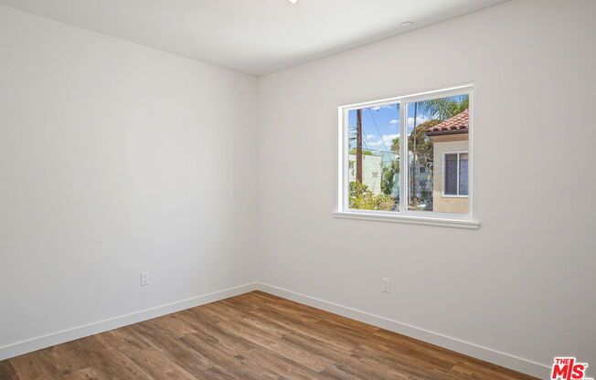 1166 S Cochran Ave # 4