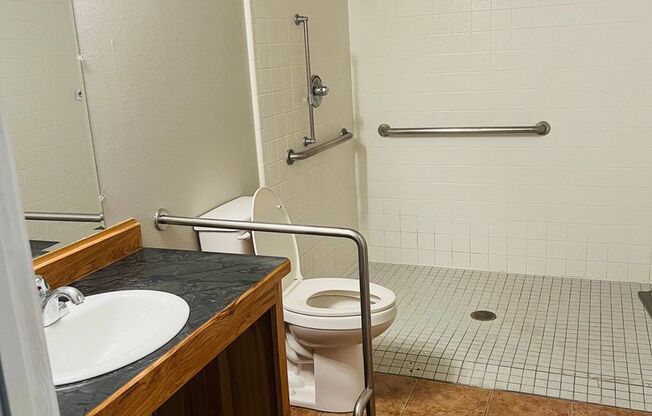 2 beds, 1 bath, 888 sqft, $1,580, Unit 612