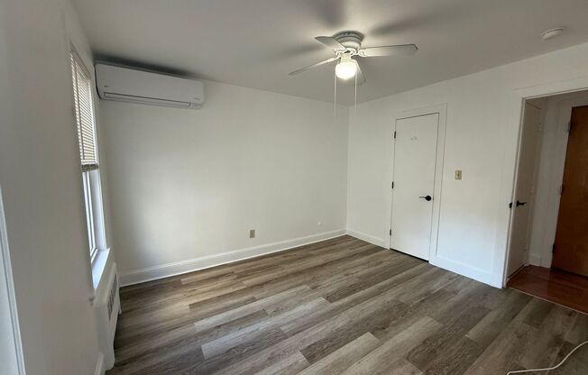 Studio, 1 bath, 420 sqft, $1,850, Unit 90 Win #03