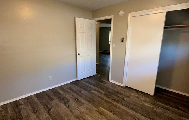 2 beds, 1 bath, 900 sqft, $1,100, Unit #301