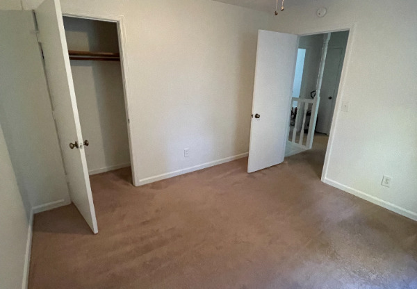 3230 MEADOWLARK LN